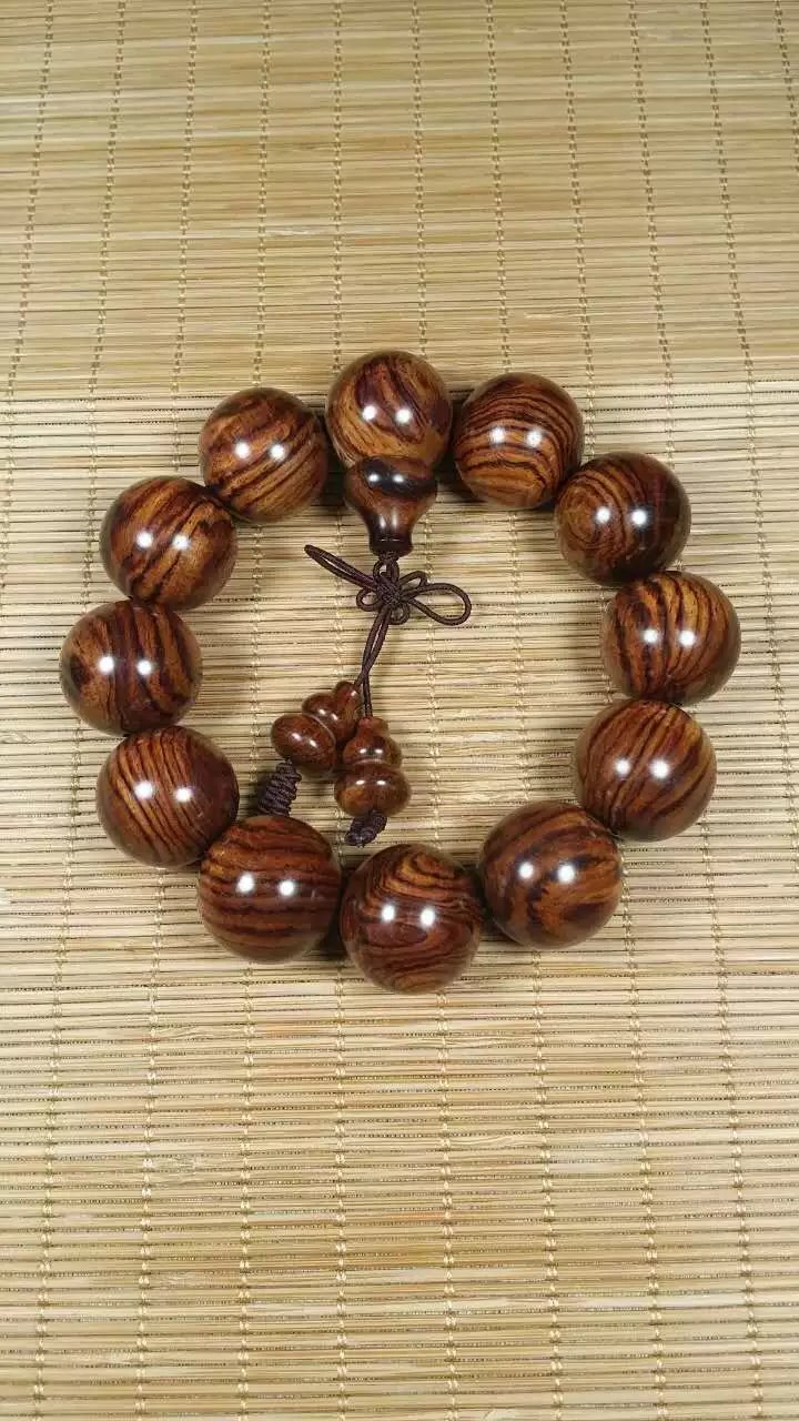  黄花梨精品虎纹手串