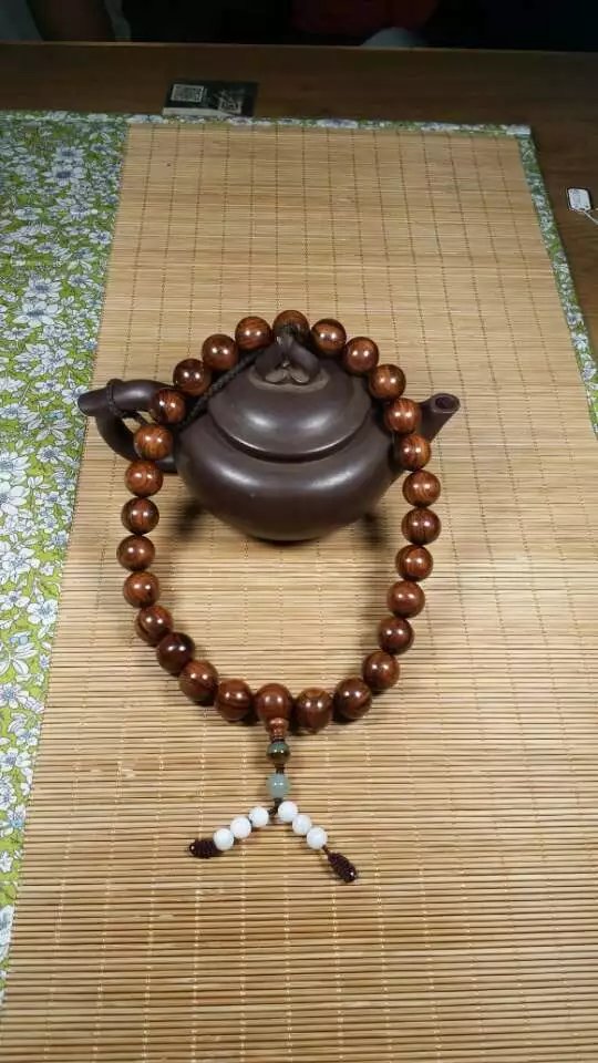  海黄老油梨手持念珠